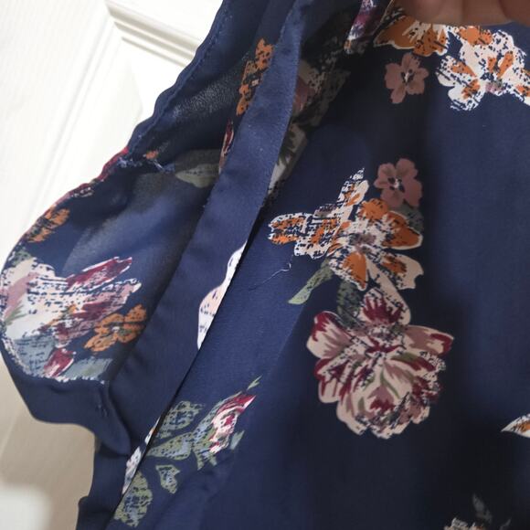 Maurices Navy Floral Criss Cross Blouse Size XL - Picture 6 of 9